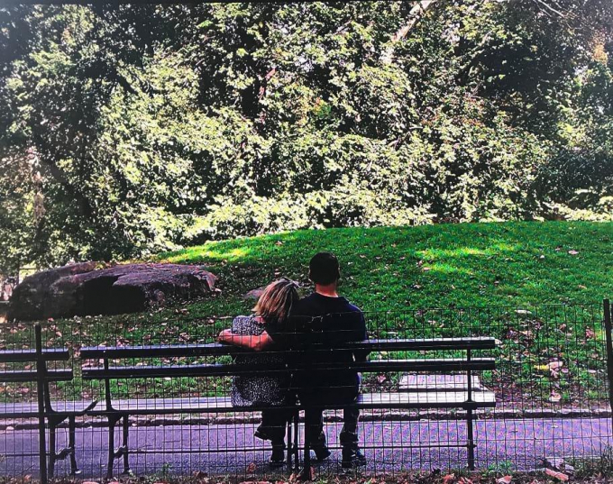 Phil Rosenthal and his wife in a romantic pose on a Central Park bench.