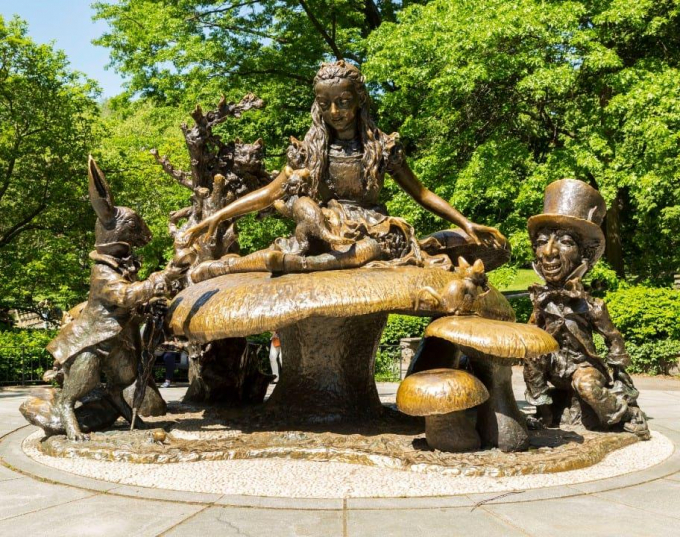 The Alice in Wonderland statue