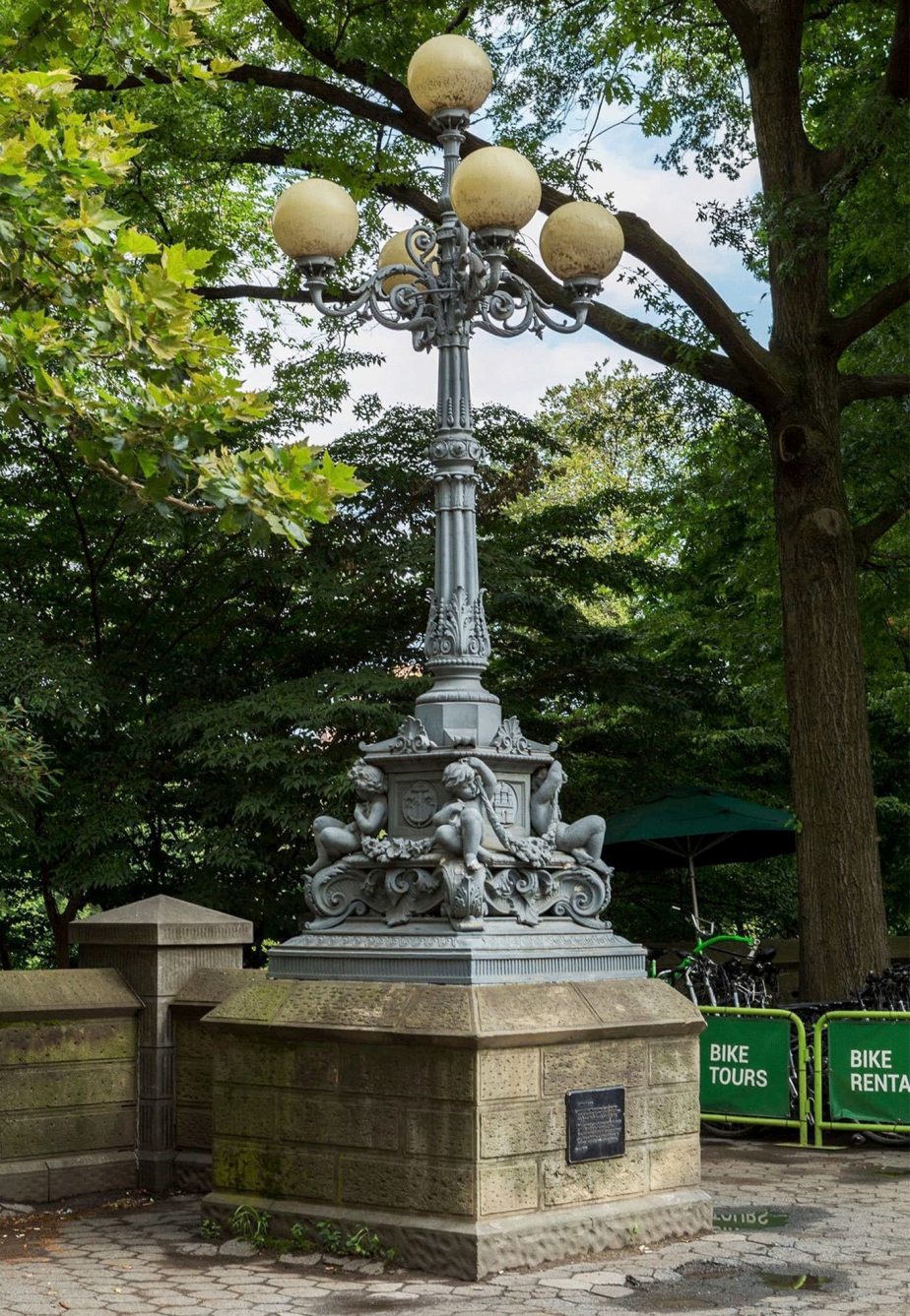 Lombard Lamp